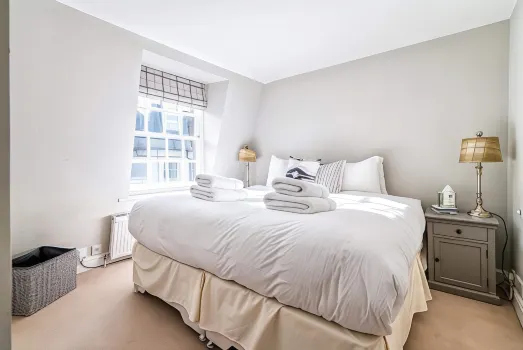 Cozy and Spacious Kensington Maisonette Hotels near Kensington Palace