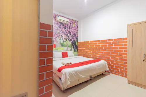 RedDoorz @ Jalan Krakatau Medan فنادق في East Medan