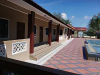Faris's Homestay & Resort Hôtels à : Semerak
