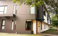 HM Social Karawaci Hotels near Palem Aquarium