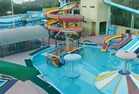 The Retreat Resort Hotels near Jama Masjid Ahlesunnat