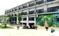 Esc Park Hotel Hotele w: Khlong Luang