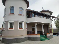Pensiunea Crown Royal Hotel in zona Cittadella di Alba Carolina
