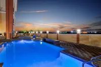 Super 8 by Wyndham Hidalgo/McAllen Area - Wi-Fi