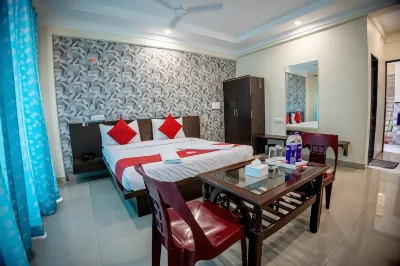 Hotel Om Palace Hotel berhampiran Karla Caves