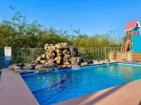 MRK Resort & Massage Hoteles en Mueang Lop Buri District