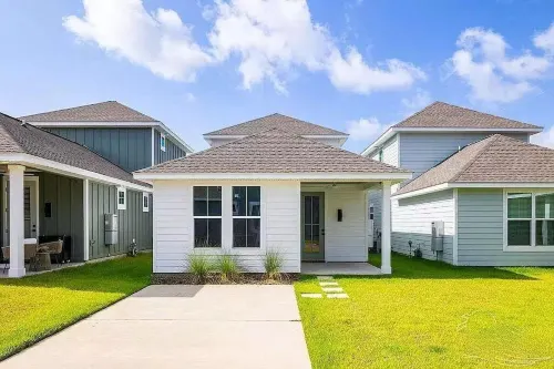 Downtown Luxurious Home - New Construction, Minutes to the Beaches, Sleeps 8