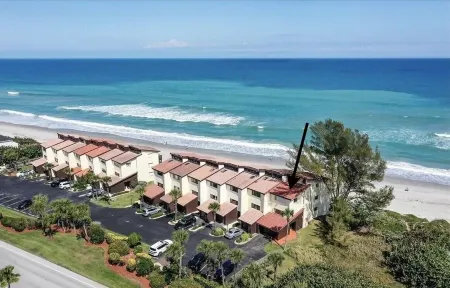 Beautiful Melbourne Beach Oceanfront Townhouse