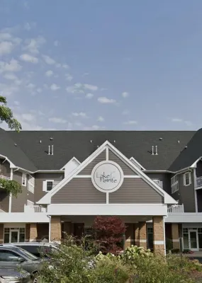 SL front complex, pool access, water views, all clean furnishings and more!!! Hotel di 