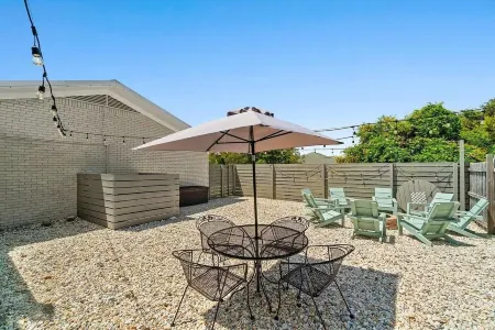 Summer Bliss! 1 Block to White Sand Beaches & 2 Miles to 30A's Best Shops!