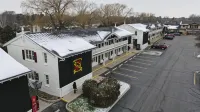 Chalet Motel Mequon Отели в г. Графтон