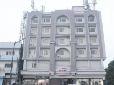 GK Palace Pure Veg Hotel โรงแรมในจอร์ฮัต