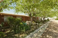 Hilltop Tavern & Inn Hotel di Apple Valley