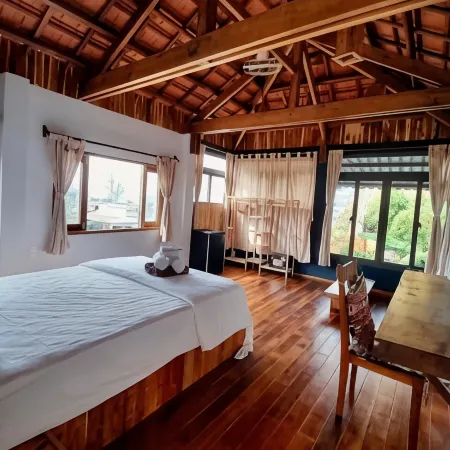 Eco Lagoon Отели рядом с достопримечательностью «Van beach»