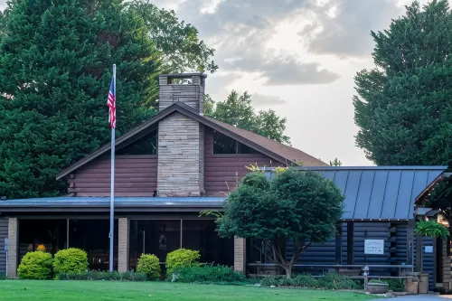 Mountain Top Inn and Resort - parking