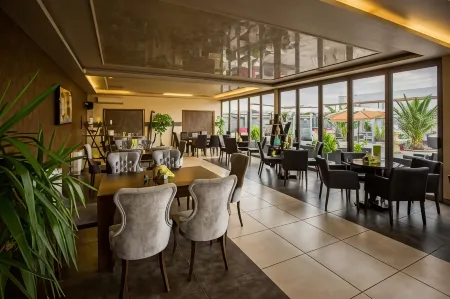 Plaza Hotel Plovdiv Отели рядом с достопримечательностью «Централна джамия на Пловдив - Джумая джамия»