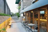 233Poshtel