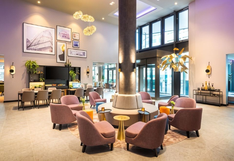 레오나르도 호텔 에슈보른 프랑크푸르트의 바 라운지