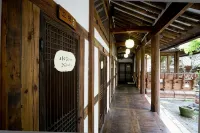 Jeonju Hanok Ihwa Gotaek Banchayougi Josik