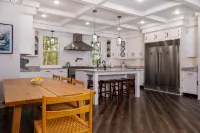 Chef's Kitchen and Cozy Fire Pit - Stunning Mountain Escape Hotels in Basye