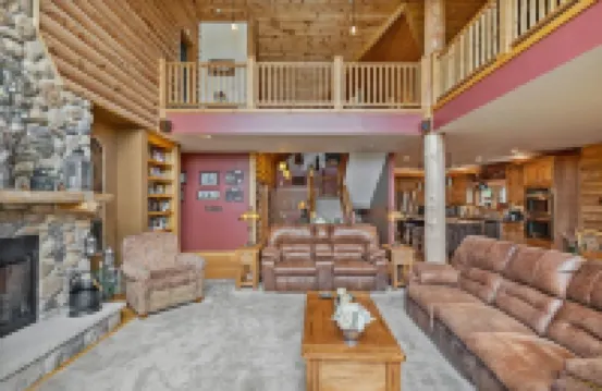 amazing cabin with private lake accesses