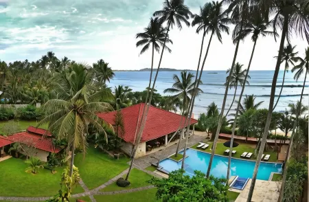 Weligama Bay Resort Отели рядом с достопримечательностью «Resthouse Handiya Bo Tree»