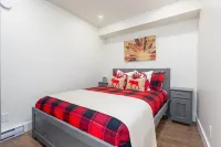 Carleton Lodge, with huge Mountain Facing Patio!! Great property for families!