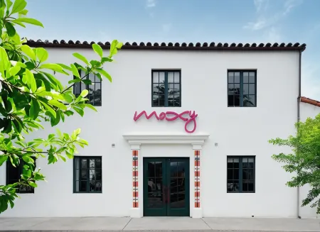 Moxy Santa Barbara Отели рядом с достопримечательностью «Мортон Бэй Фиг Три»