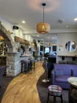 Twin Oaks Hotel - С баром