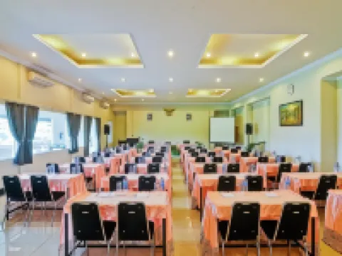 Riverstone Hotel & Cottage Hotels in Batu Sub-District
