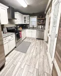 Charming 3-bedroom house with AC and WiFi in Russellville!