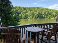 Stunning Views on Lake Lanier! Peaceful and quiet cove.
