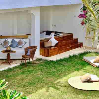 Antares Villa Hotel Exterior