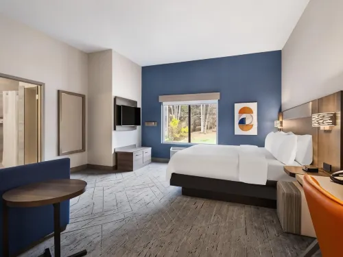 هوليداي إن إكسبرس ميدفيل (ٓي-79 إكزيت 14 ٕيفاي باي آيتش جي فنادق في Conneaut Lakeshore