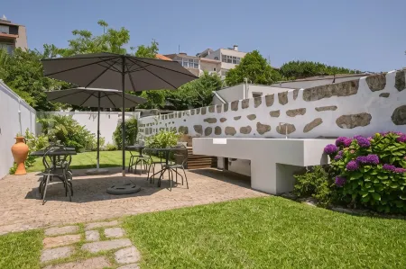 Oporto Comfort Charming Cedofeita Отели рядом с достопримечательностью «La Rebelion»