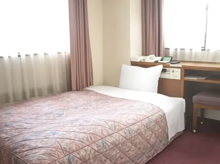 Business Hotel Sunlight Honkan Отели рядом с достопримечательностью «Токиоский университет иностранных исследований»