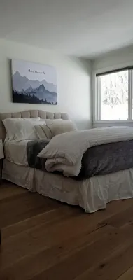 The Stillwood —Quiet Luxury on the Mountain — Steps to Skiing & Trails, 3Bd/3ba