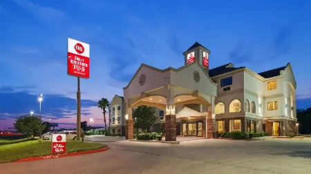 Best Western Plus Victoria Inn  Suites Отели рядом с достопримечательностью «Риверсайд Стадиум»