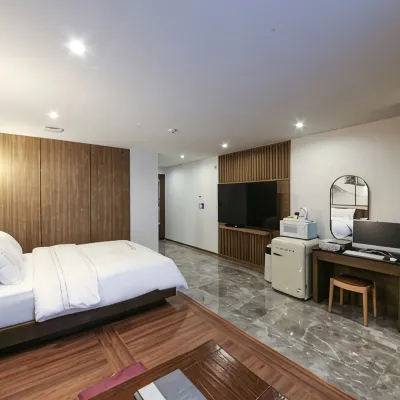 Calton Hill Hotel Отели рядом с достопримечательностью «Парк Токчин»