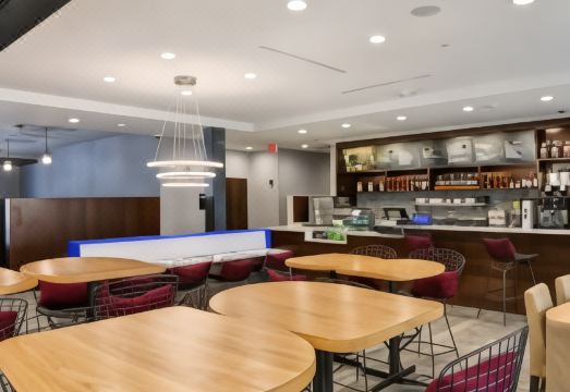 힐튼 가든 인 이슬립 로비