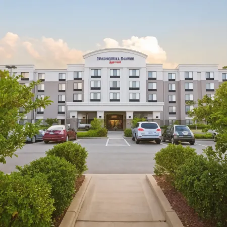SpringHill Suites Pittsburgh Mills Отели рядом с достопримечательностью «Fox Chapel Golf Club»