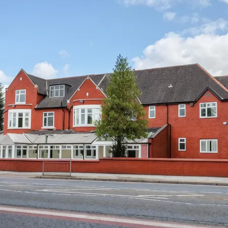 Trivelles Mayfair,Stockport Отели рядом с достопримечательностью «Улица Уилмслоу-Роуд»