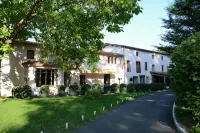 Logis Hôtel le Parc de Geoffroy - parking