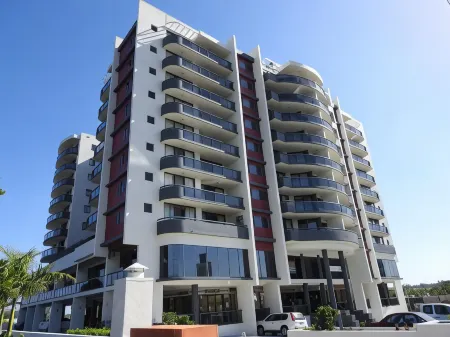 Springwood Tower Apartment Hotel Отели в г. Корнубия