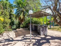 Magnetic Island Resort Studio - Relax, sun, swim, fish, beach and lovely gardens Hotels in Nelly Bay