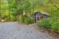 Bear Paw Cottage #5  Queen Log Bed: Cozy!: Pet Friendly; 2 Adults/2 Children Max