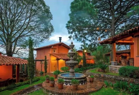 Tulipán Cabaña 100% de Lujo con Hermosos Jardines y Fuentes Iluminadas