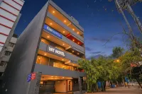 FabHotel Blusky = FabHotel 布魯斯基 阿南德豪爾站附近的飯店