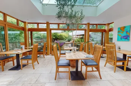 Dorian House Boutique B&B - Free Parking!