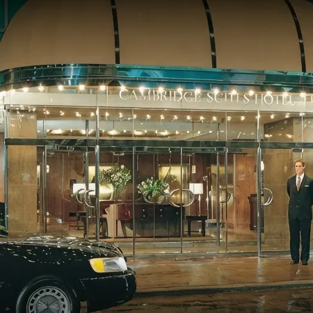 Cambridge Suites Toronto Отели рядом с достопримечательностью «Площадь Натан-Филлипс-сквер»